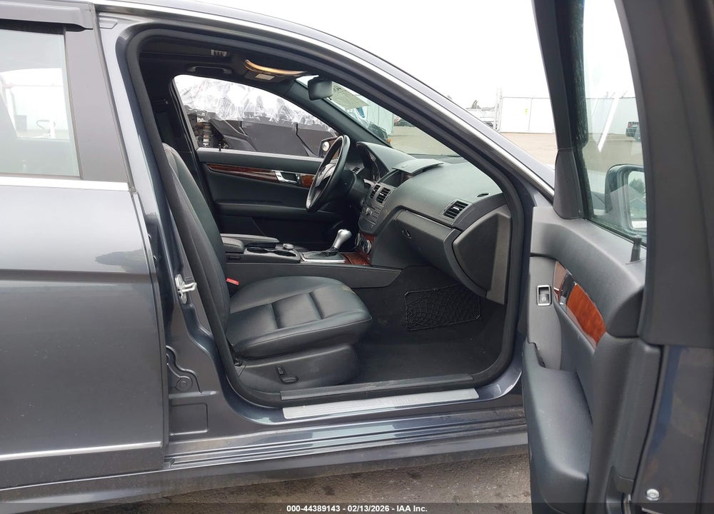 2011 MERCEDES-BENZ C 300 SPORT 4MATIC VIN: WDDGF8BB3BR134550