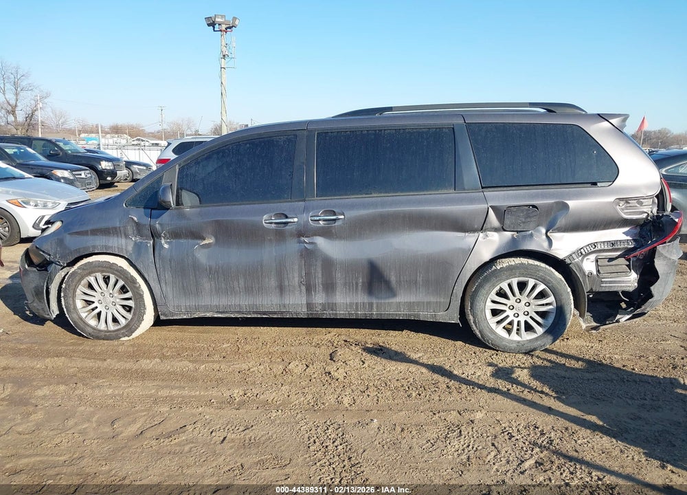 2014 TOYOTA SIENNA XLE V6 8 PASSENGER VIN: 5TDYK3DC4ES487579