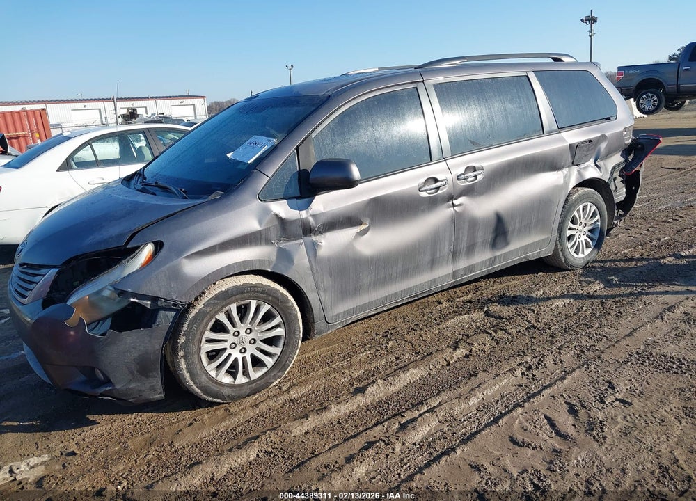 2014 TOYOTA SIENNA XLE V6 8 PASSENGER VIN: 5TDYK3DC4ES487579