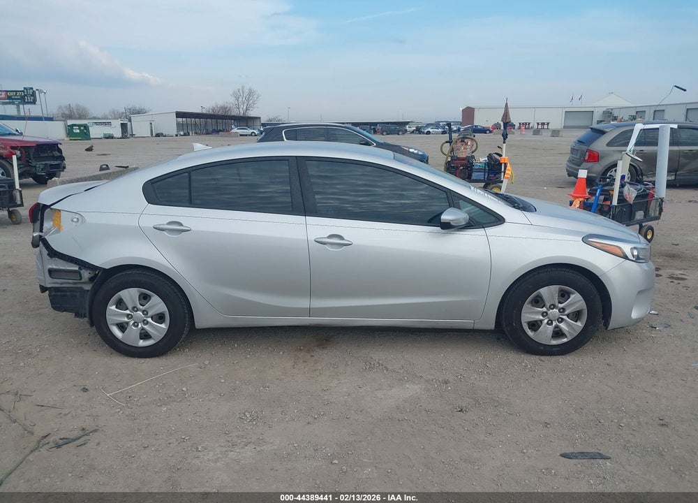 2018 KIA FORTE LX VIN: 3KPFK4A73JE272073
