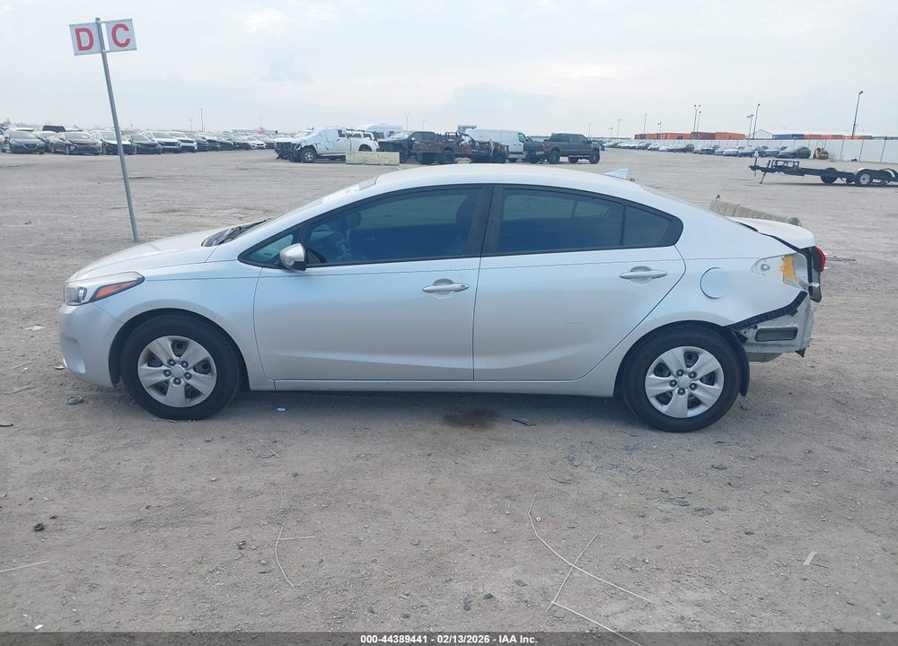 2018 KIA FORTE LX VIN: 3KPFK4A73JE272073