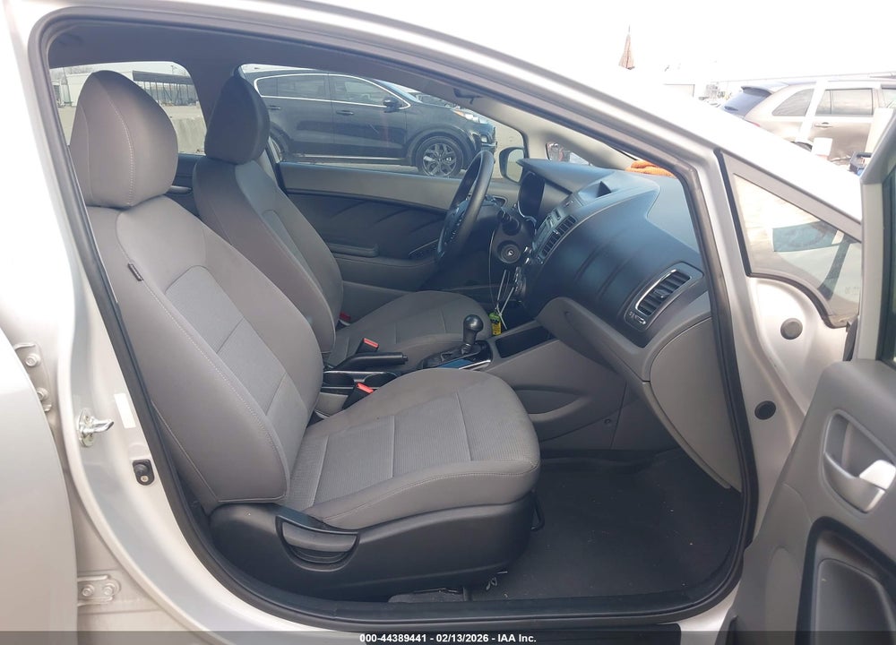 2018 KIA FORTE LX VIN: 3KPFK4A73JE272073