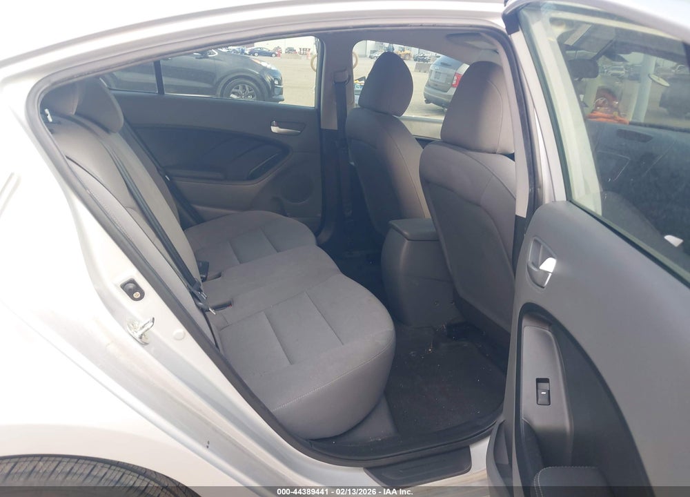 2018 KIA FORTE LX VIN: 3KPFK4A73JE272073
