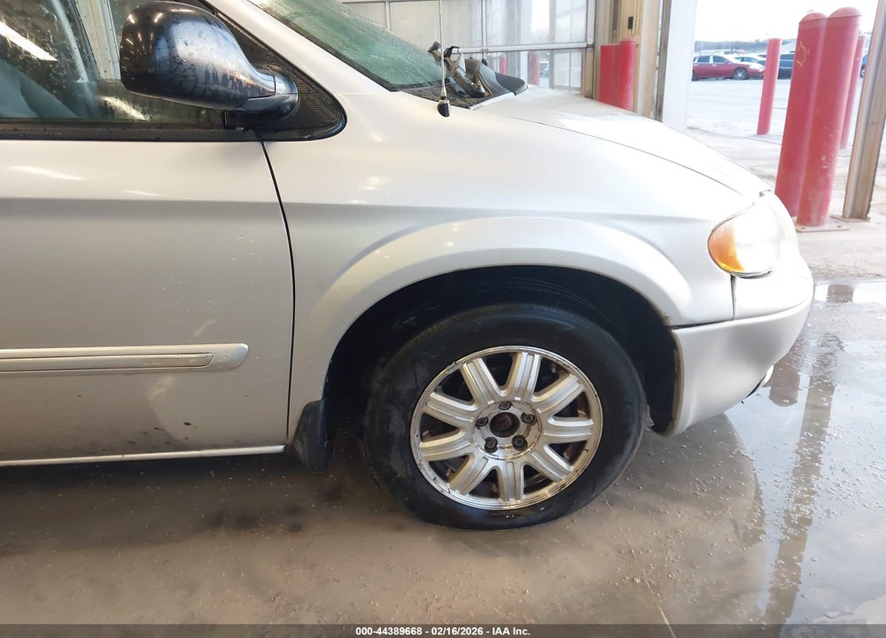 2005 CHRYSLER TOWN & COUNTRY TOURING VIN: 2C4GP54L25R568176