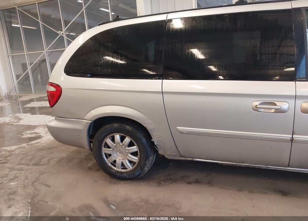 2005 CHRYSLER TOWN & COUNTRY TOURING VIN: 2C4GP54L25R568176