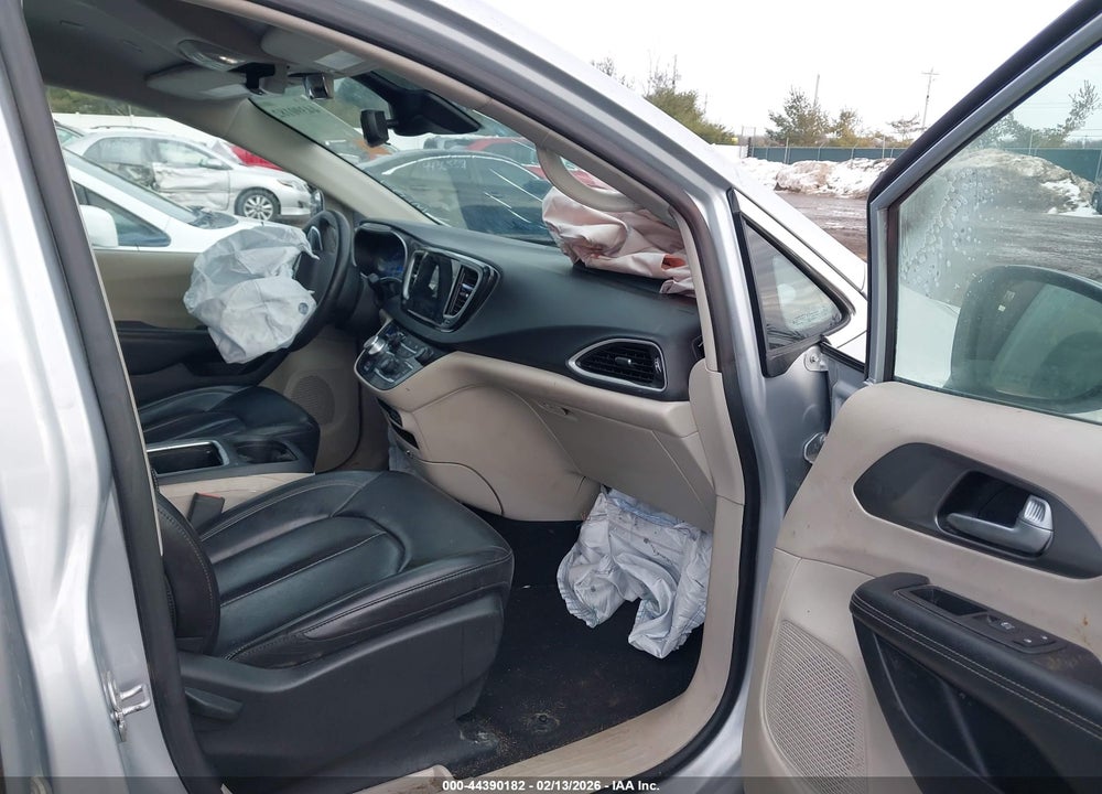 2023 CHRYSLER PACIFICA TOURING L VIN: 2C4RC1BG1PR512123