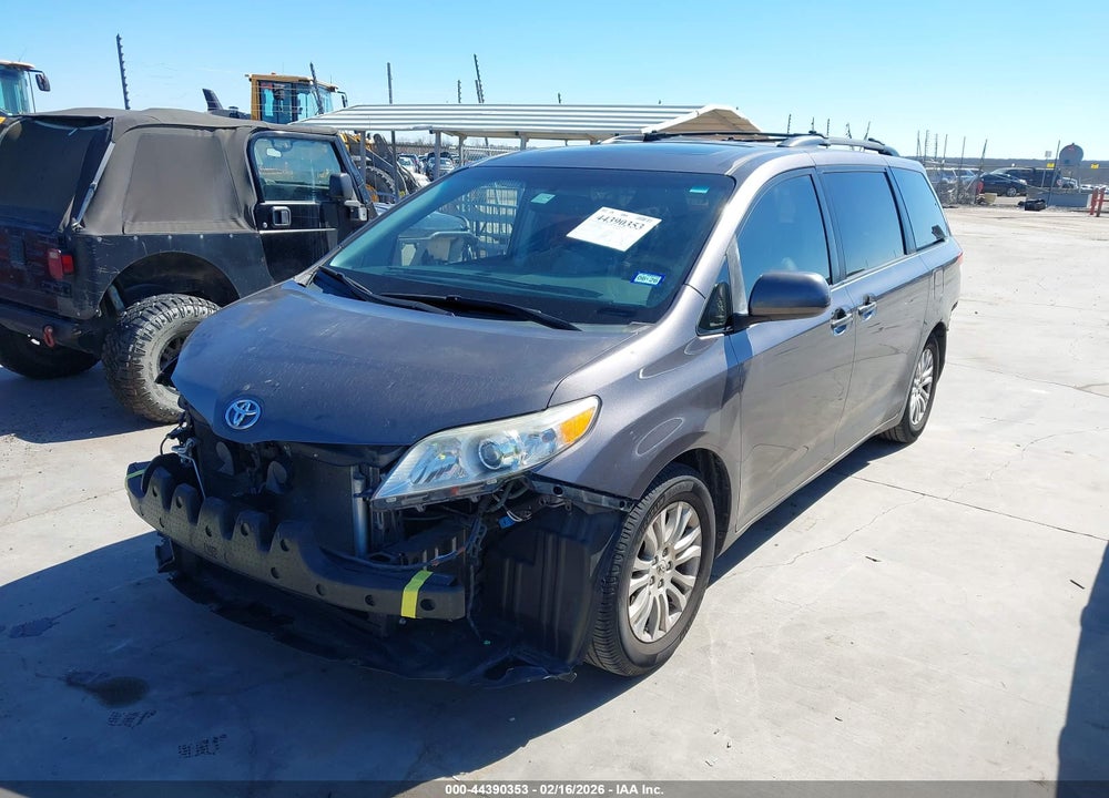 2011 TOYOTA SIENNA XLE VIN: 5TDYK3DCXBS025619