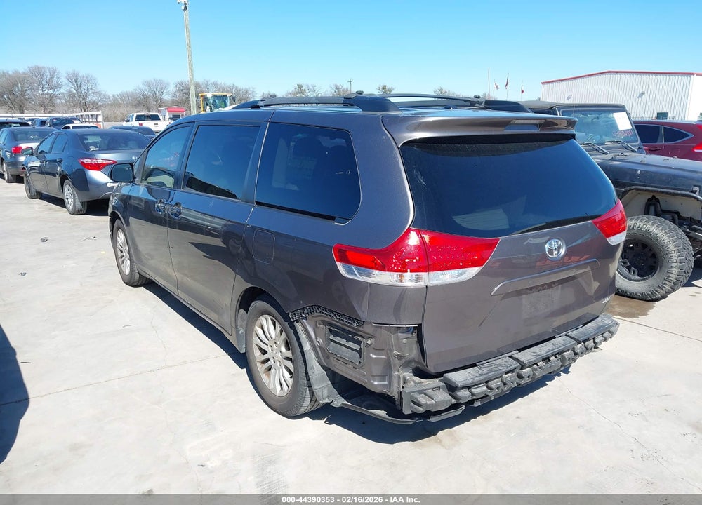 2011 TOYOTA SIENNA XLE VIN: 5TDYK3DCXBS025619