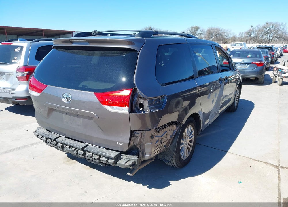2011 TOYOTA SIENNA XLE VIN: 5TDYK3DCXBS025619