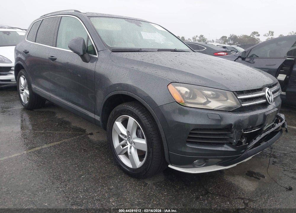 2013 VOLKSWAGEN TOUAREG VR6 LUX VIN: WVGEF9BP8DD004732