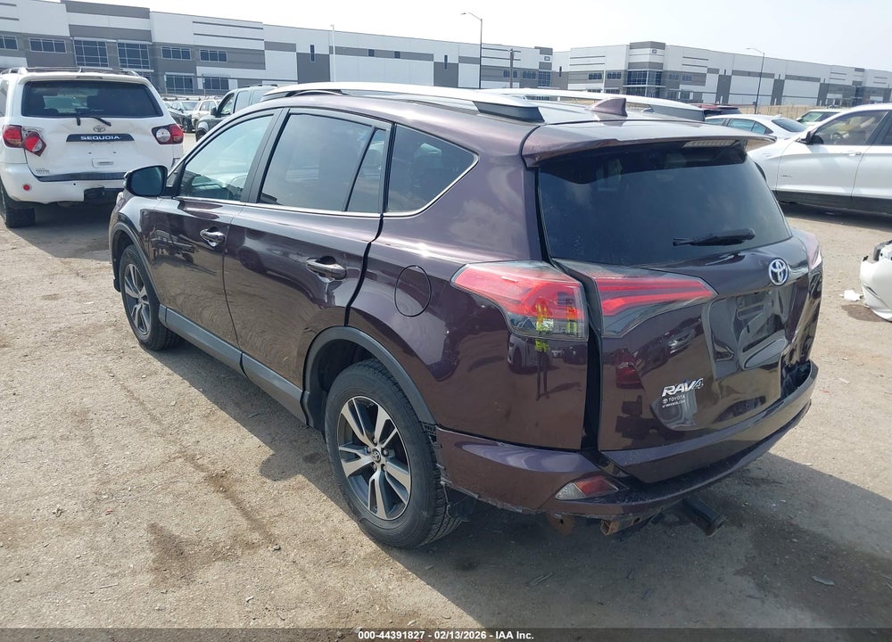 2018 TOYOTA RAV4 XLE VIN: 2T3RFREV3JW770222