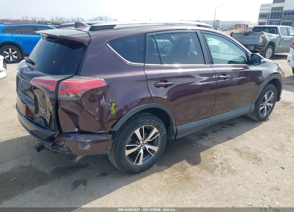 2018 TOYOTA RAV4 XLE VIN: 2T3RFREV3JW770222
