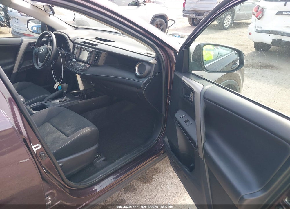 2018 TOYOTA RAV4 XLE VIN: 2T3RFREV3JW770222