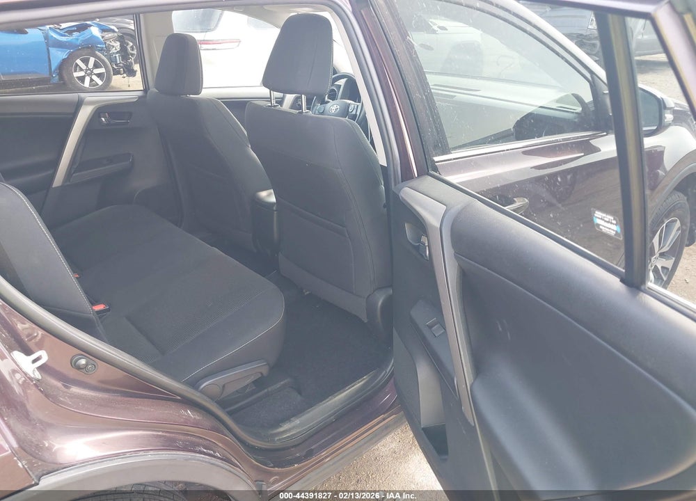 2018 TOYOTA RAV4 XLE VIN: 2T3RFREV3JW770222