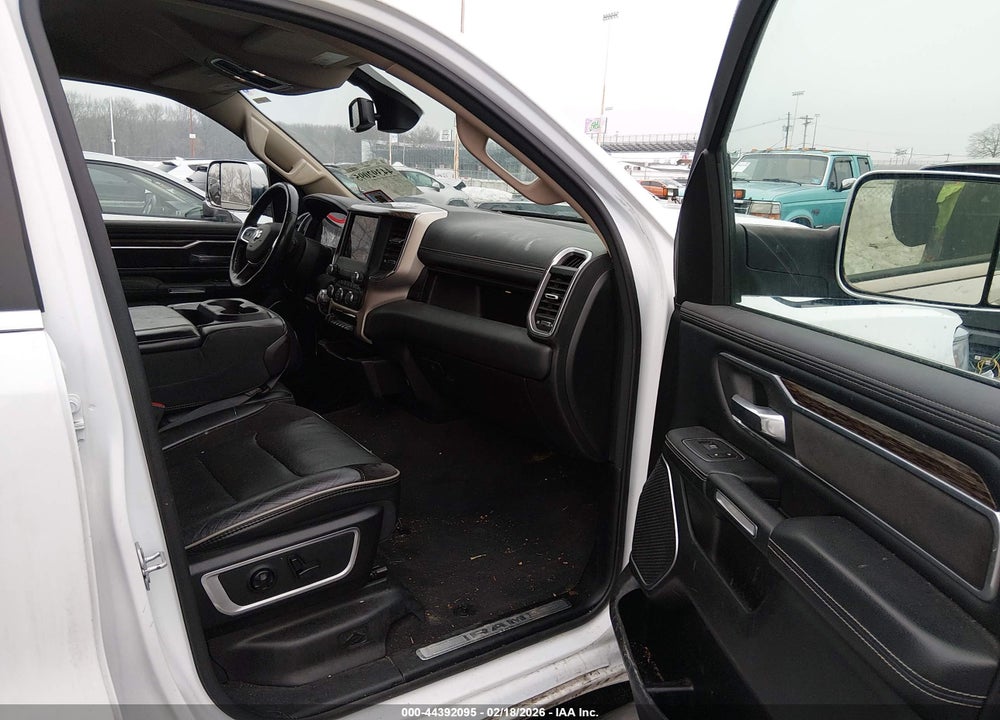 2020 RAM 1500 LAIE  4X4 6'4 BOX VIN: 1C6SRFRT3LN338750