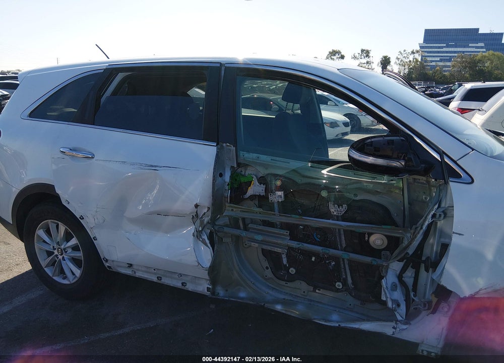 2019 KIA SORENTO 2.4L LX VIN: 5XYPG4A31KG576283