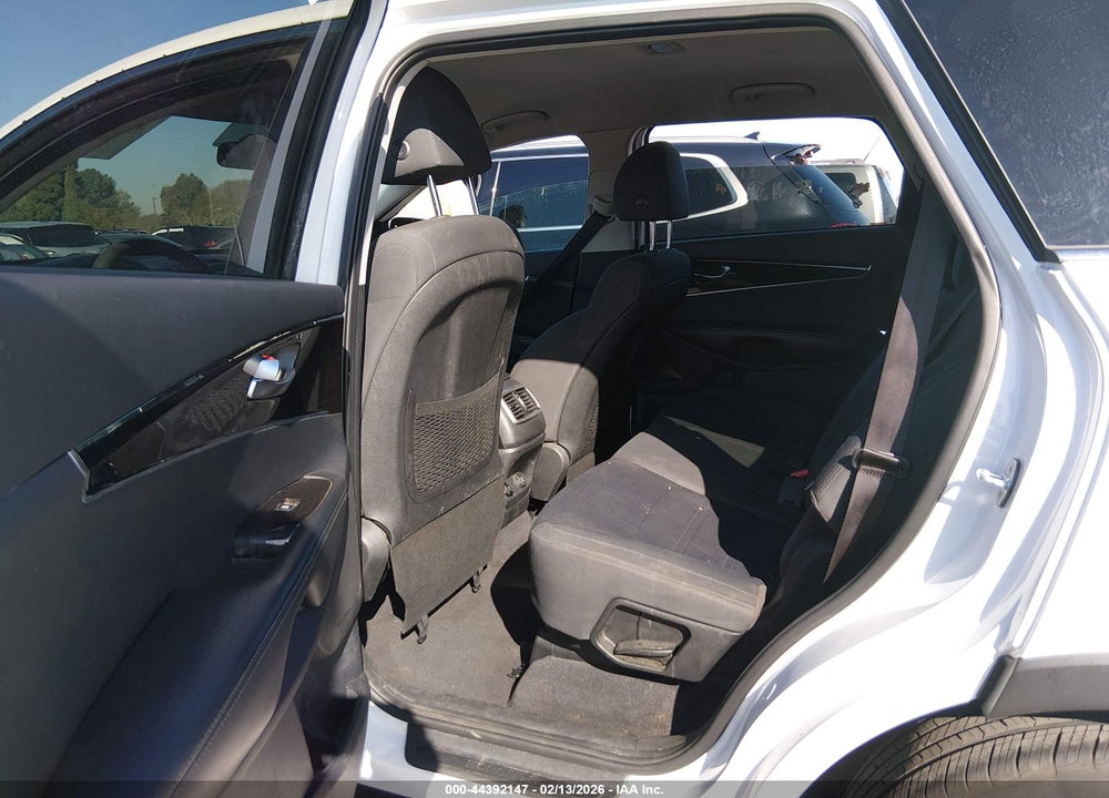 2019 KIA SORENTO 2.4L LX VIN: 5XYPG4A31KG576283