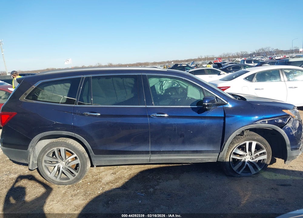 2018 HONDA PILOT TOURING VIN: 5FNYF6H92JB039182