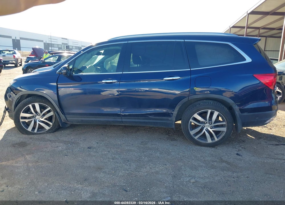 2018 HONDA PILOT TOURING VIN: 5FNYF6H92JB039182