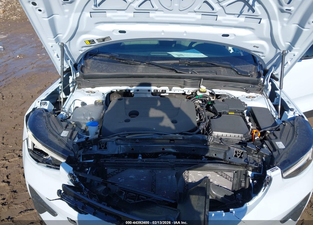 2026 VOLVO XC40 CORE, B5 AWD GAS (MILD HYBRID), DARK VIN: YV4L12UK6T2670160