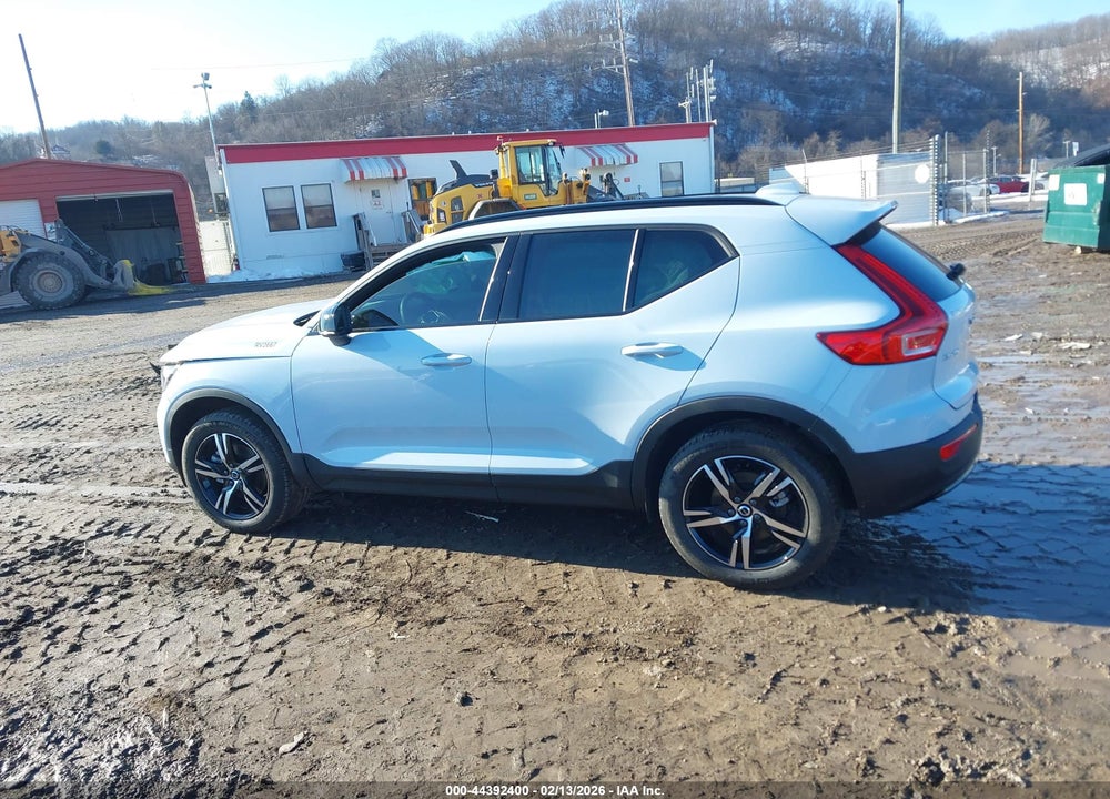 2026 VOLVO XC40 CORE, B5 AWD GAS (MILD HYBRID), DARK VIN: YV4L12UK6T2670160
