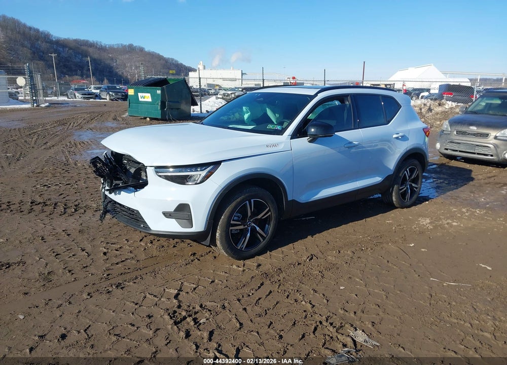 2026 VOLVO XC40 CORE, B5 AWD GAS (MILD HYBRID), DARK VIN: YV4L12UK6T2670160