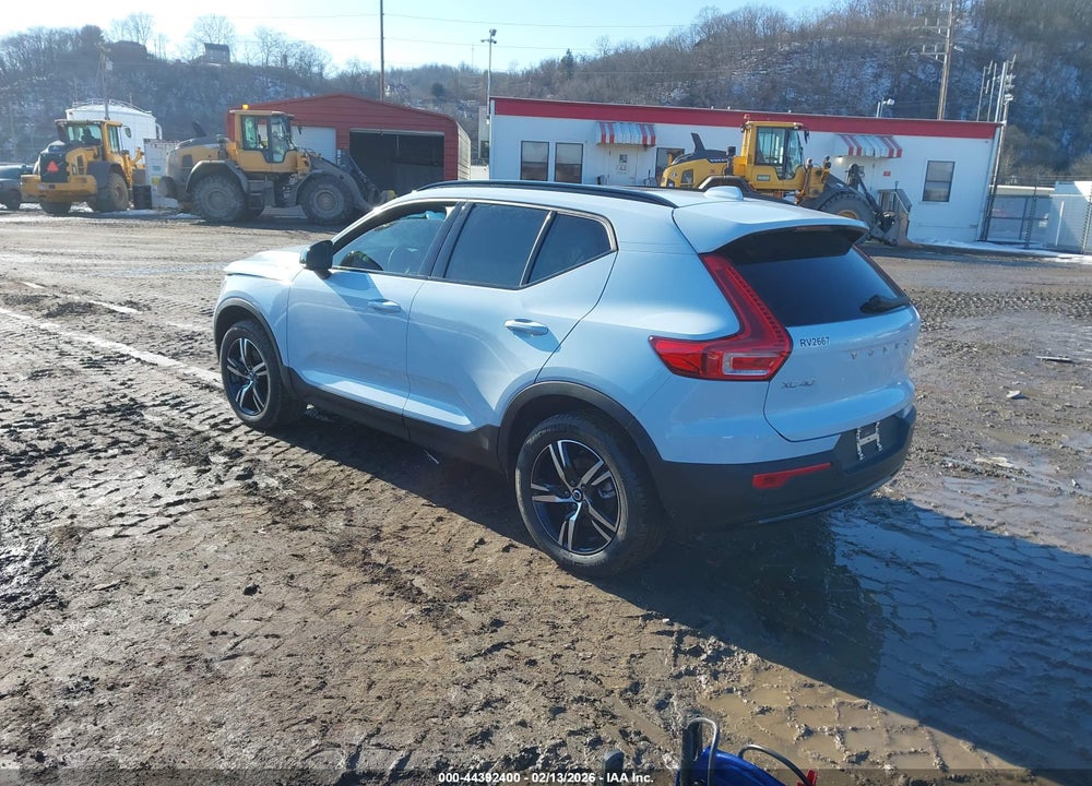 2026 VOLVO XC40 CORE, B5 AWD GAS (MILD HYBRID), DARK VIN: YV4L12UK6T2670160