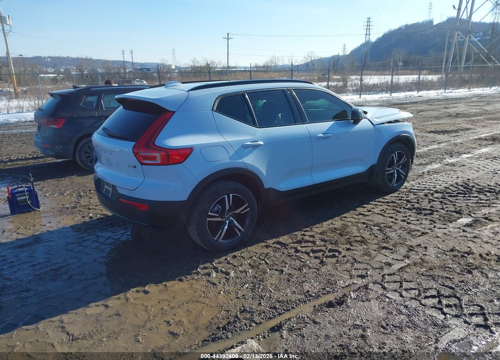 2026 VOLVO XC40 CORE, B5 AWD GAS (MILD HYBRID), DARK VIN: YV4L12UK6T2670160