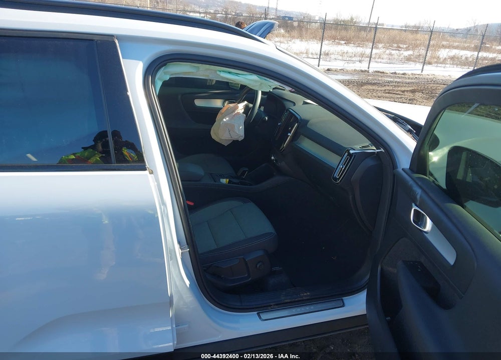 2026 VOLVO XC40 CORE, B5 AWD GAS (MILD HYBRID), DARK VIN: YV4L12UK6T2670160