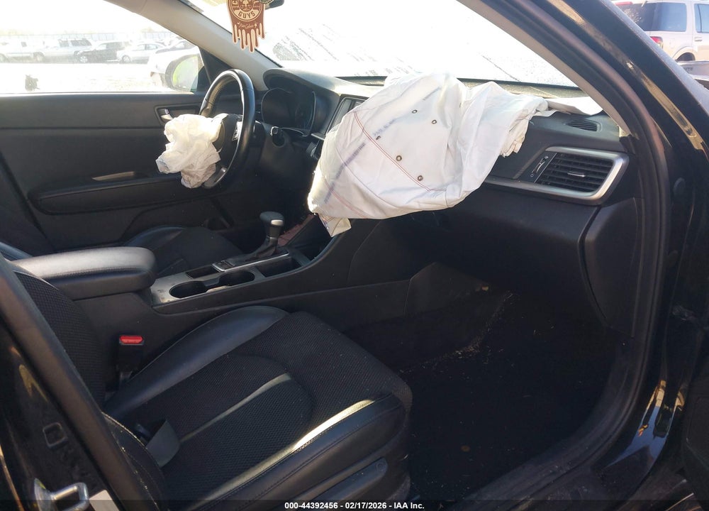 2019 KIA OPTIMA S VIN: 5XXGT4L31KG288258
