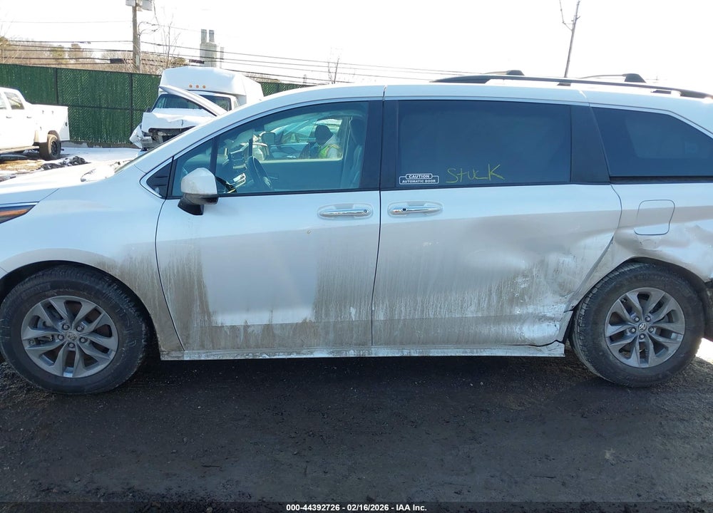 2022 TOYOTA SIENNA XLE VIN: 5TDYSKFC0NS044241