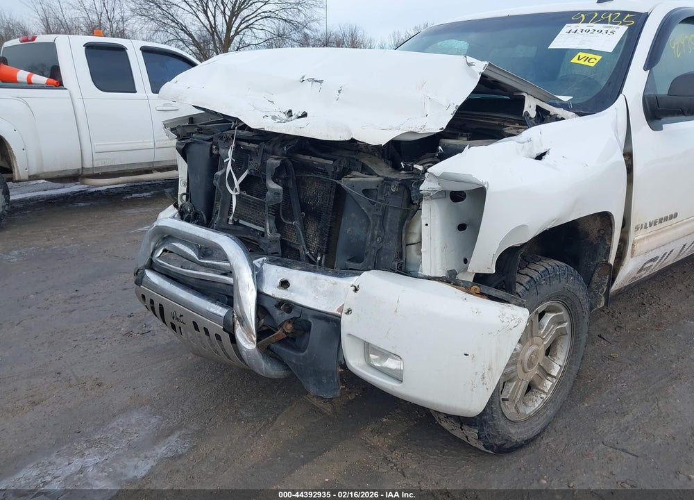 2011 CHEVROLET SILVERADO 1500 LT VIN: 3GCPKSE35BG229750