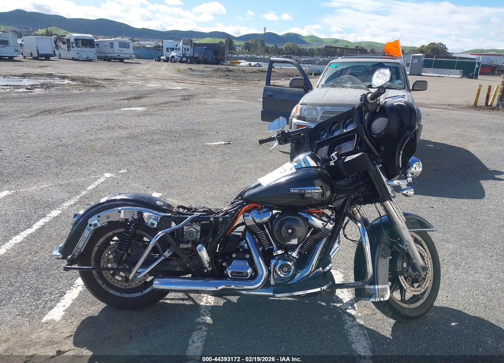 2019 HARLEY-DAVIDSON FLHTCU VIN: 1HD1FCC11KB636005