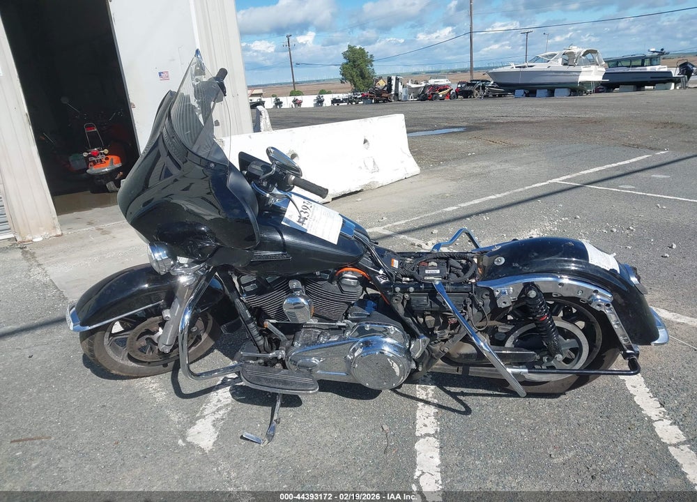 2019 HARLEY-DAVIDSON FLHTCU VIN: 1HD1FCC11KB636005