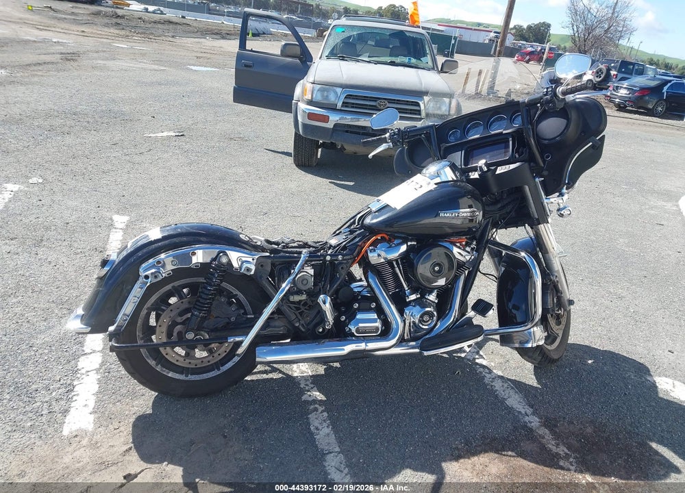 2019 HARLEY-DAVIDSON FLHTCU VIN: 1HD1FCC11KB636005