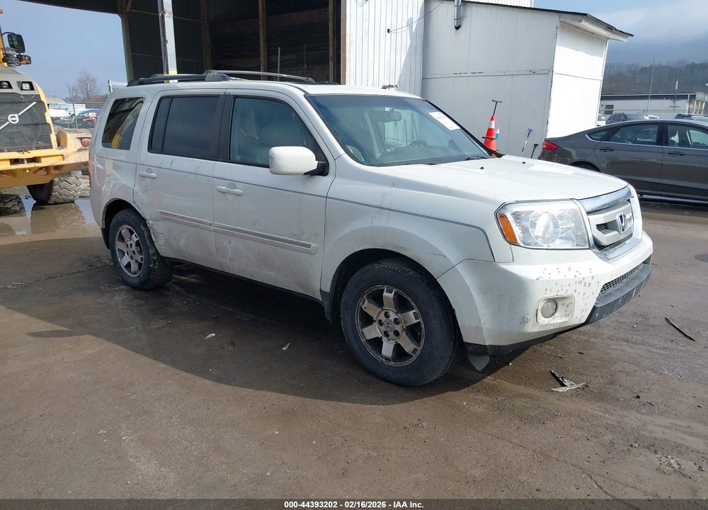 2011 HONDA PILOT TOURING VIN: 5FNYF4H95BB046911
