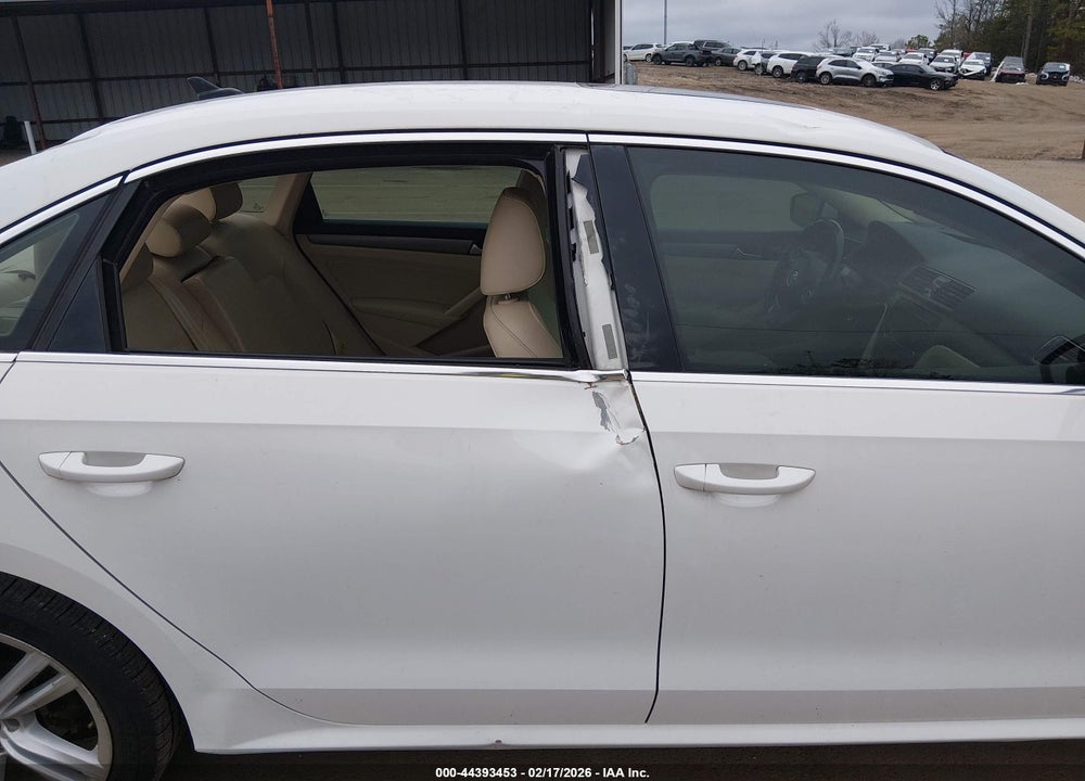 2014 VOLKSWAGEN PASSAT 2.0L TDI SE VIN: 1VWBN7A39EC098945