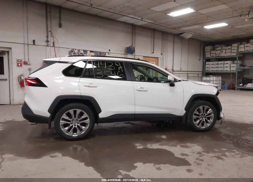 2019 TOYOTA RAV4 XLE PREMIUM VIN: JTMA1RFV3KJ024525