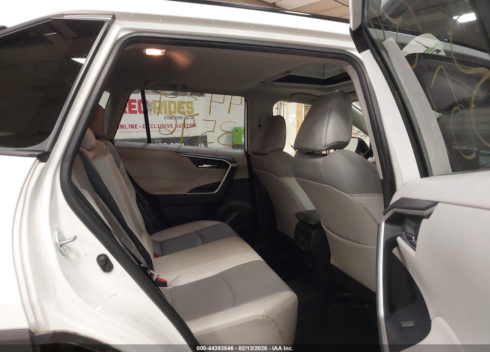 2019 TOYOTA RAV4 XLE PREMIUM VIN: JTMA1RFV3KJ024525