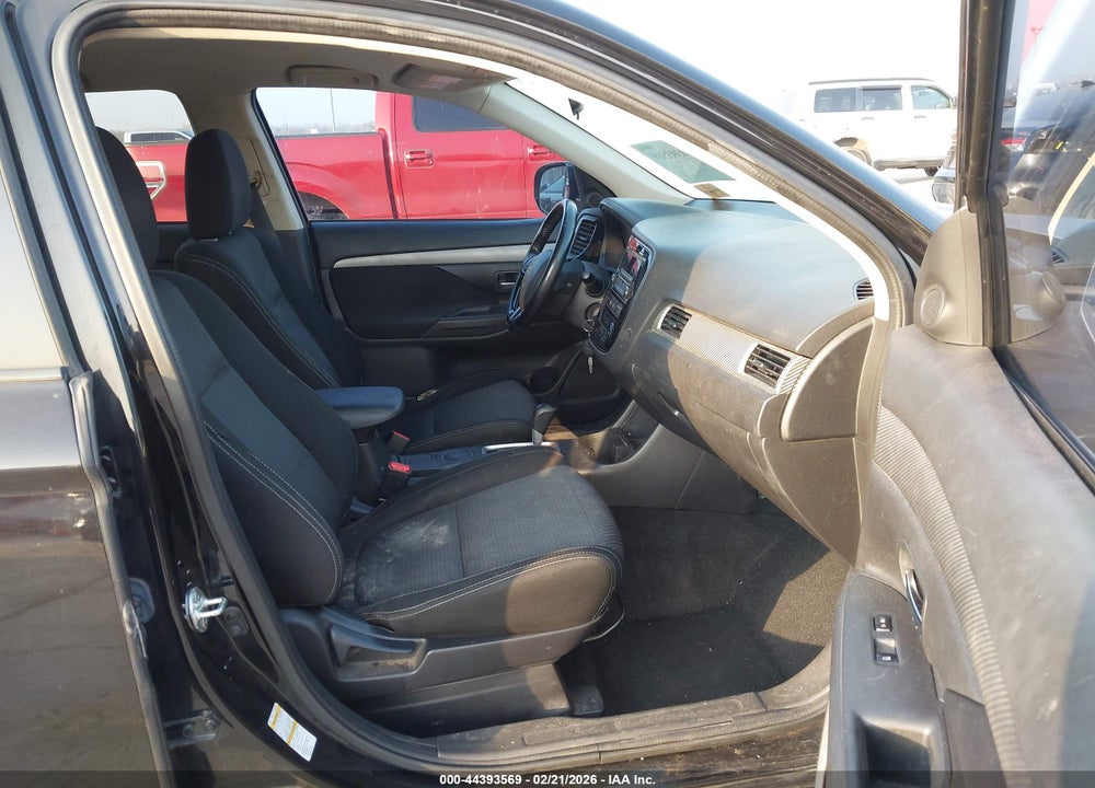 2016 MITSUBISHI OUTLANDER ES VIN: JA4AD2A38GZ050576