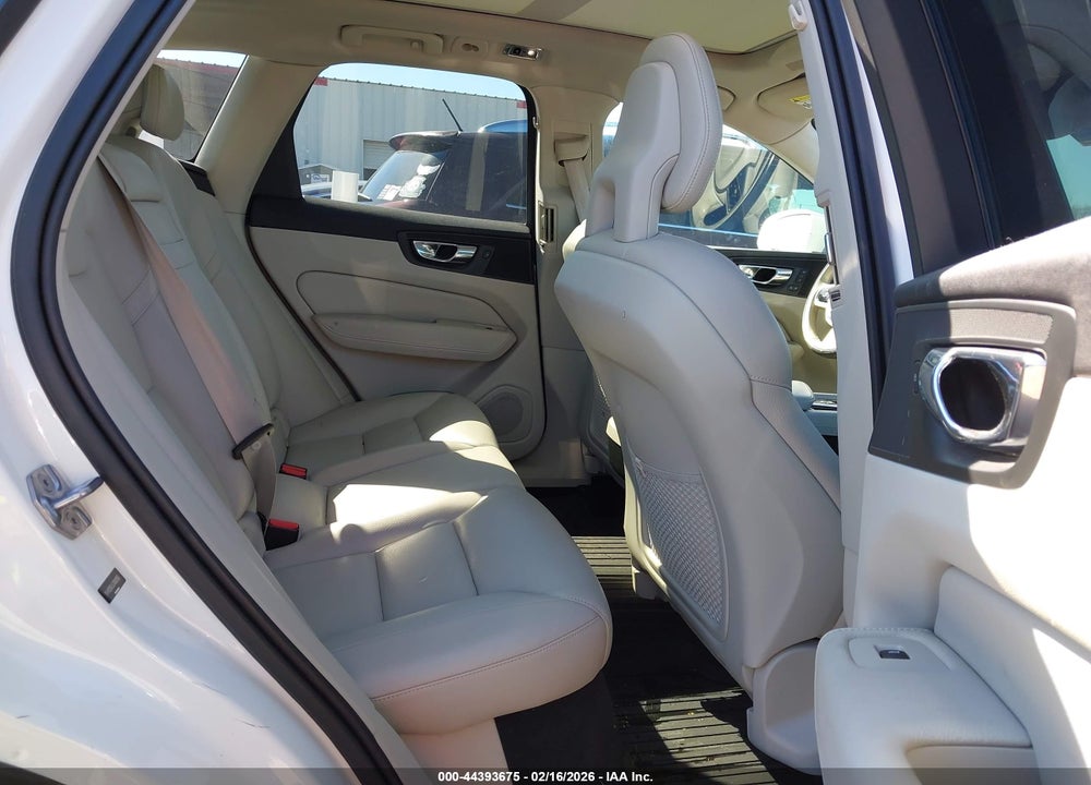 2018 VOLVO XC60 T5 INSCRIPTION VIN: YV4102RL6J1008156