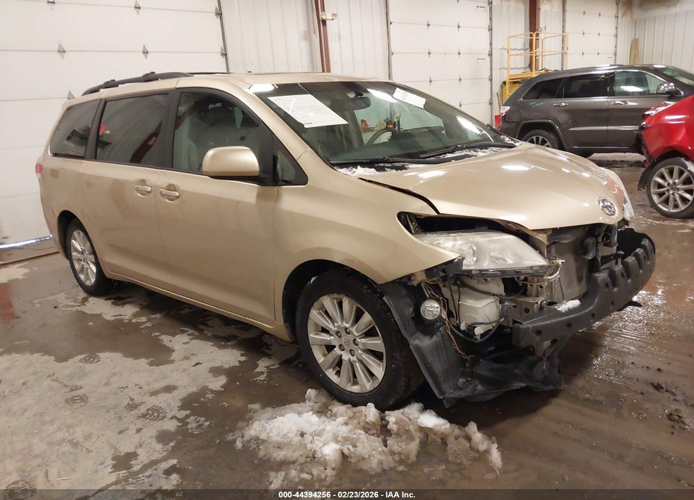 2011 TOYOTA SIENNA XLE VIN: 5TDDK3DC9BS021589