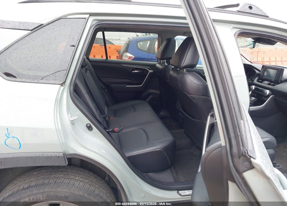 2021 TOYOTA RAV4 XLE PREMIUM VIN: 2T3A1RFV0MW188304