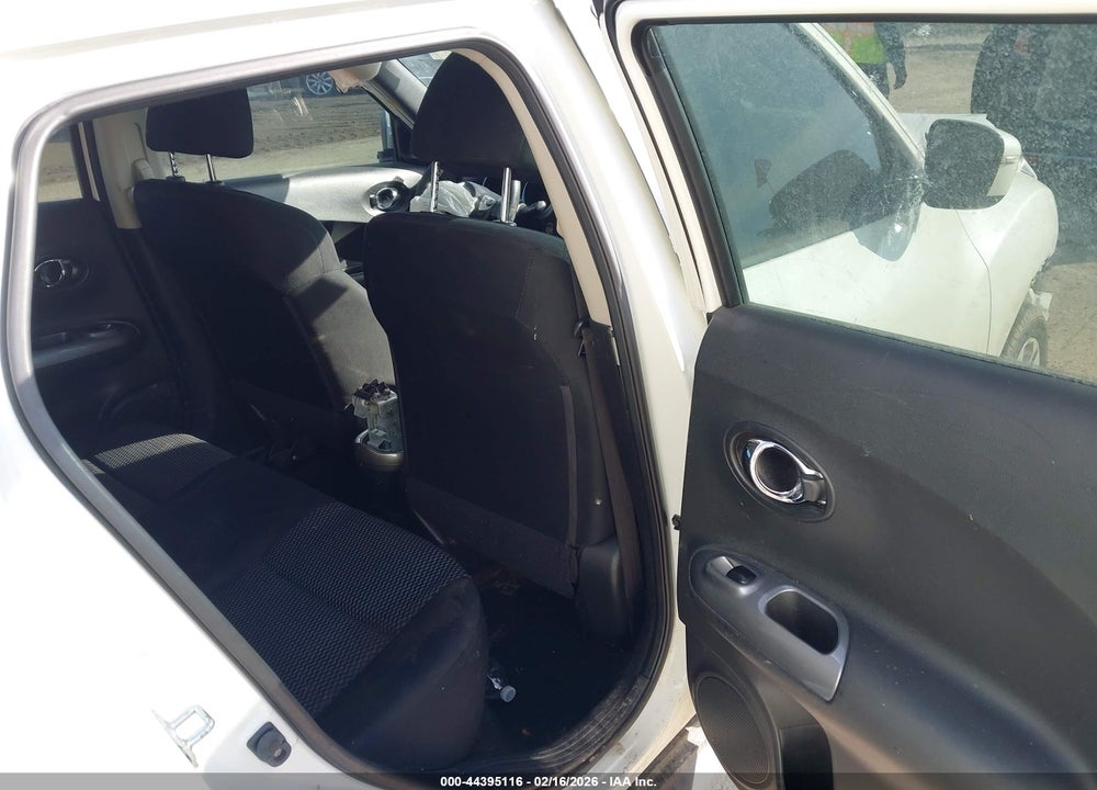 2015 NISSAN JUKE S VIN: JN8AF5MV4FT563084