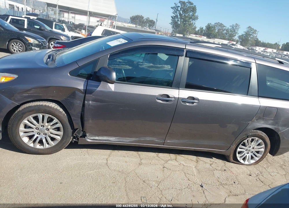 2017 TOYOTA SIENNA XLE 8 PASSENGER VIN: 5TDYZ3DC4HS784965