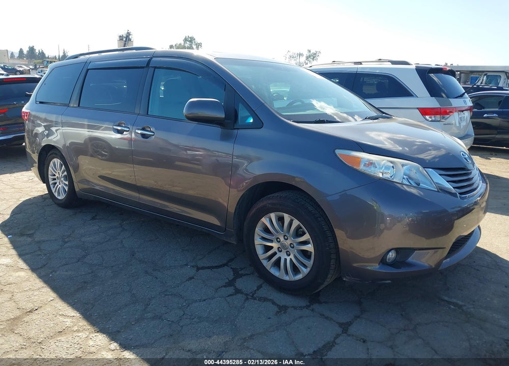2017 TOYOTA SIENNA XLE 8 PASSENGER VIN: 5TDYZ3DC4HS784965