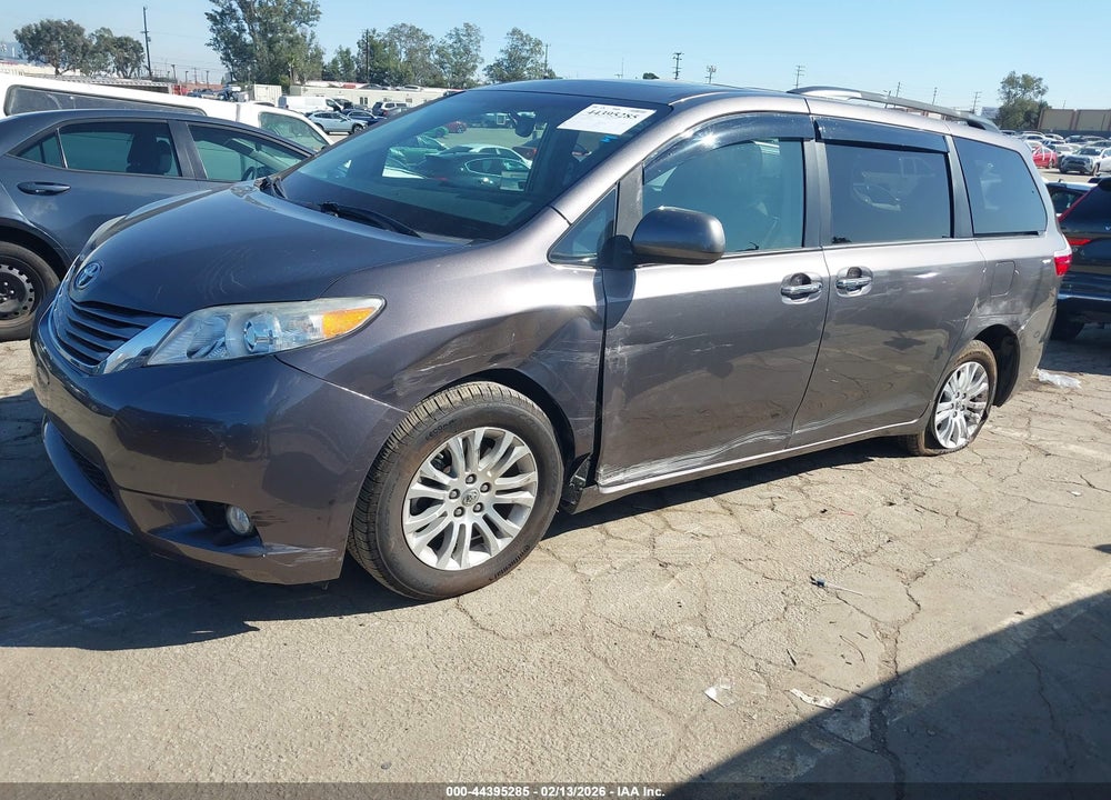 2017 TOYOTA SIENNA XLE 8 PASSENGER VIN: 5TDYZ3DC4HS784965