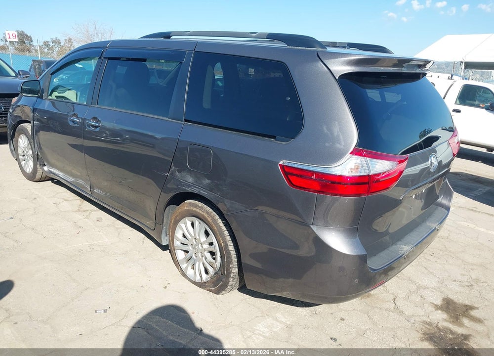 2017 TOYOTA SIENNA XLE 8 PASSENGER VIN: 5TDYZ3DC4HS784965
