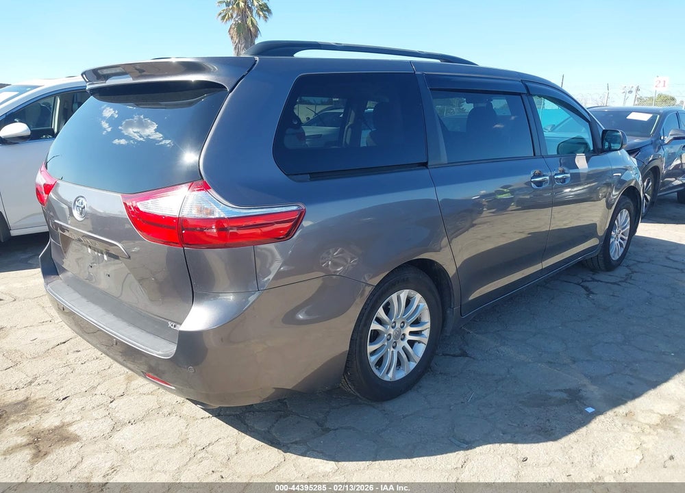 2017 TOYOTA SIENNA XLE 8 PASSENGER VIN: 5TDYZ3DC4HS784965