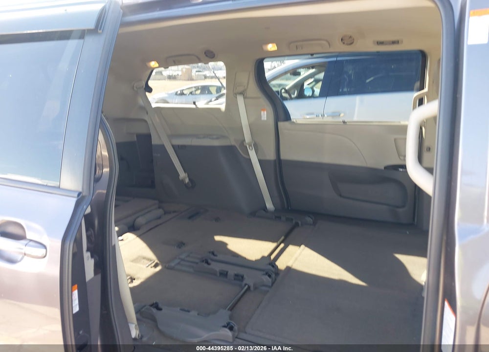2017 TOYOTA SIENNA XLE 8 PASSENGER VIN: 5TDYZ3DC4HS784965